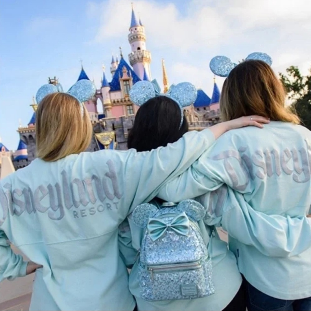 Disneyland Rare Spirit Jersey Arendelle Aqua Silver Sparkle Frozen Size XS